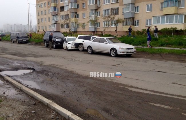 Малолетний водитель внедорожника устроил массовое ДТП во Владивостоке