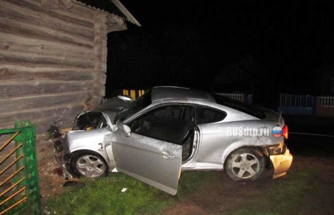 Пьяная женщина за рулем разогналась до 140 км/ч и врезалась в жилой дом