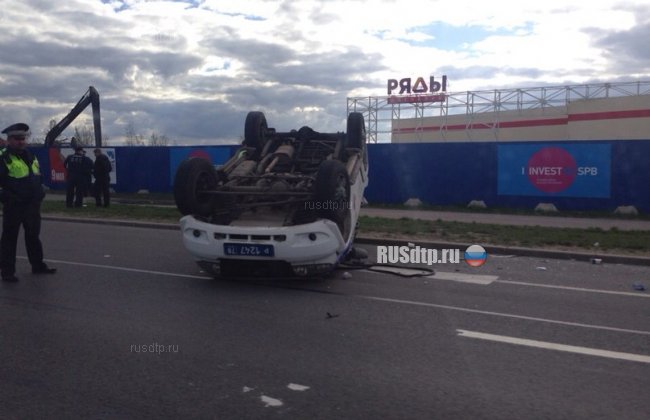 В Санкт-Петербурге перевернулся полицейский УАЗ