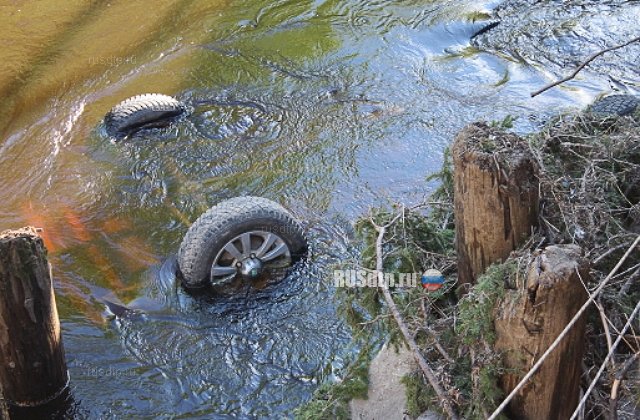 В Коми в реку упала машина, четыре человека погибли