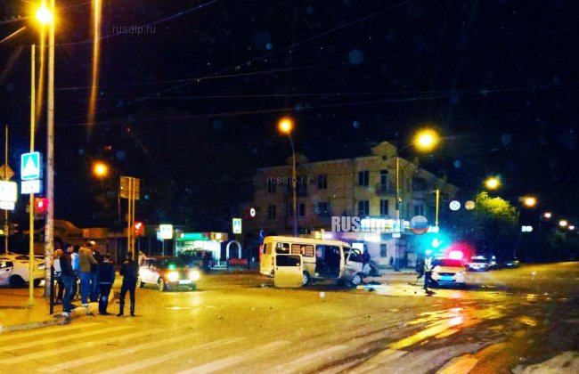 7 человек пострадали в ДТП с участием маршрутки в Астрахани