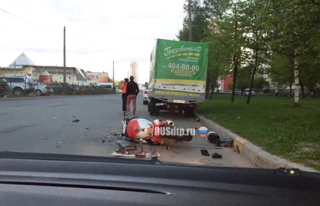 Пенсионеру оторвало ногу в ДТП мотоциклом в Петербурге