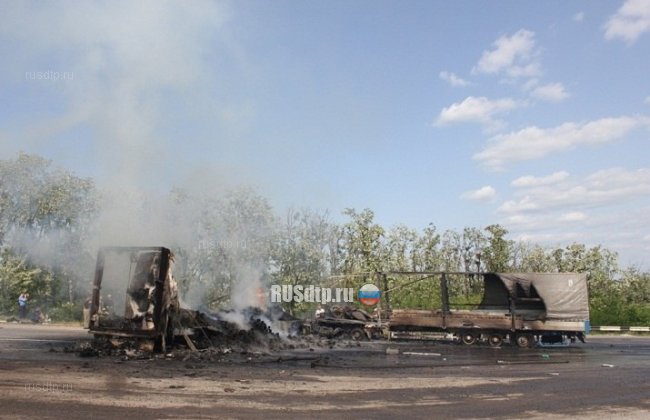 В Запорожской области столкнулись три фуры