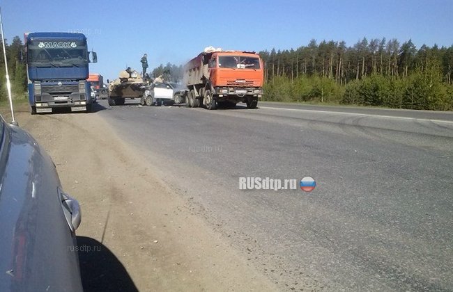 Под Екатеринбургом БТР столкнулся с «Subaru» и КАМАЗом