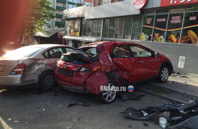 В Ставрополе лихач врезался в 6 припаркованных автомобилей