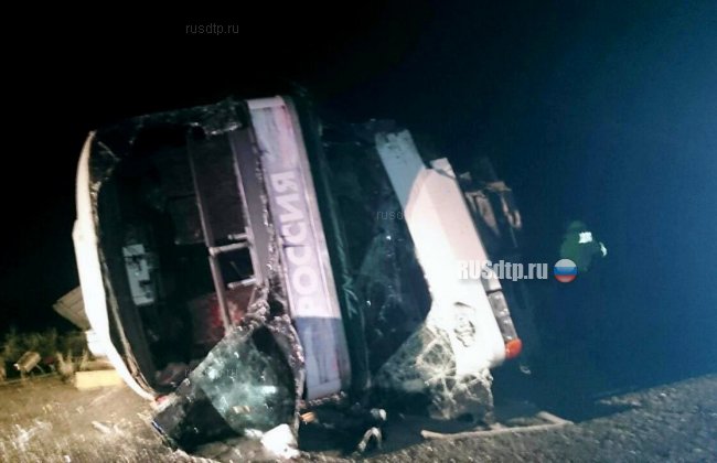 Четыре человека погибли при столкновении автобуса и «Приоры» в Калмыкии