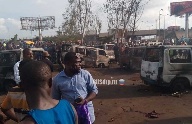 Бензовоз взорвался в результате ДТП в Нигерии. Погибли 70 человек