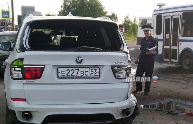 В Новгороде водитель грузовика устроил массовое ДТП с участием 10 автомобилей