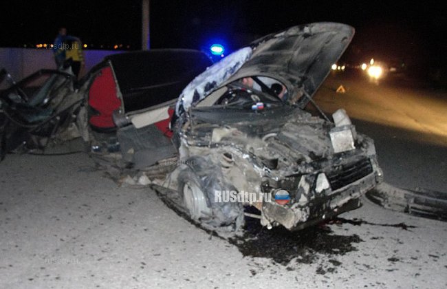 В Сызрани пассажирку «Лады» выбросило из машины при столкновении со столбом