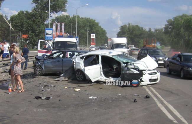 В Воронеже водитель устроил замес и скрылся с места ДТП