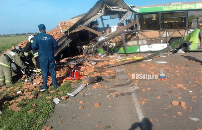 В Омской области в ДТП с автобусом погибли 15 человек