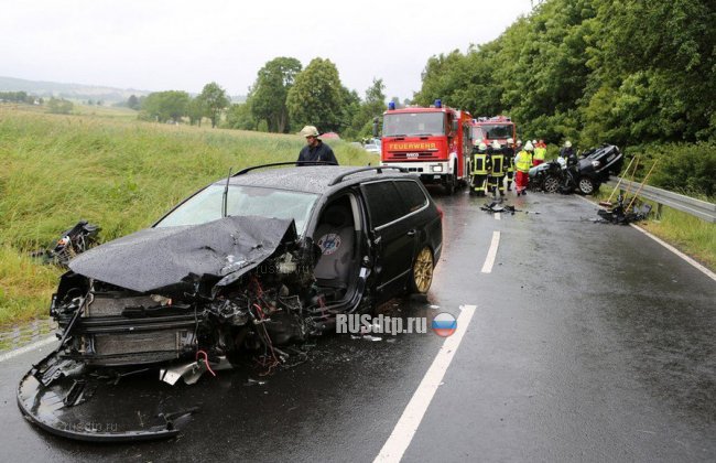 В результате столкновения VW и Audi погиб человек