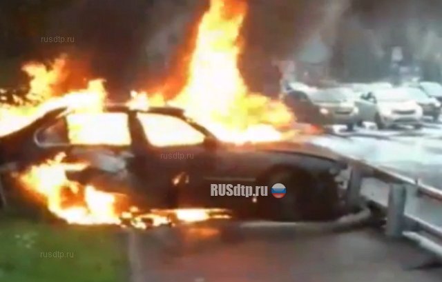 Три человека сгорели после ДТП на севере Москвы