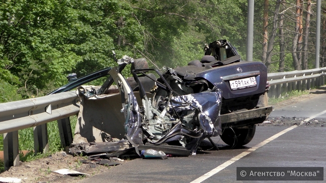 Два человека погибли в крупном ДТП на Щелковском шоссе. Видео