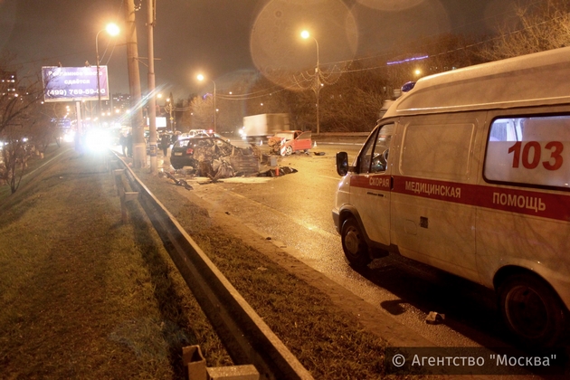 На Волгоградском проспекте при столкновении трех авто погиб человек