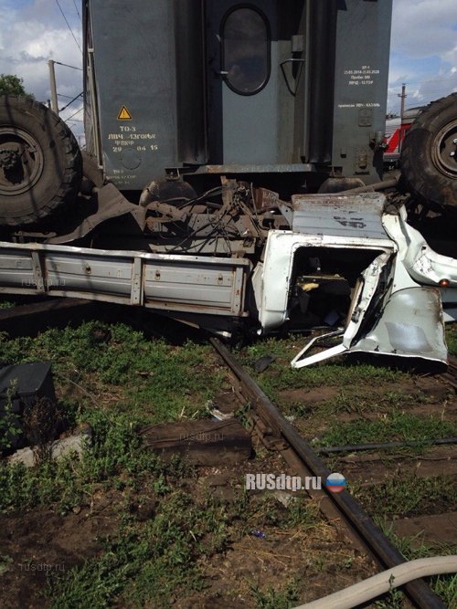 В Казани столкнулись поезд и грузовик. Двое погибших