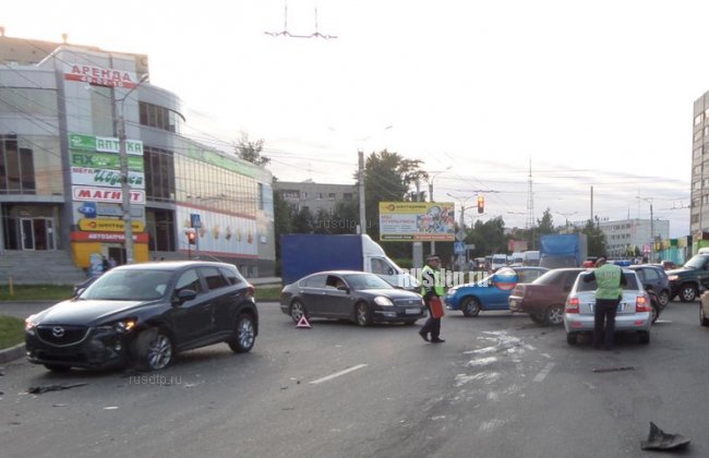 Пассажиры выпали из салона автомобиля в результате ДТП в Чебоксарах