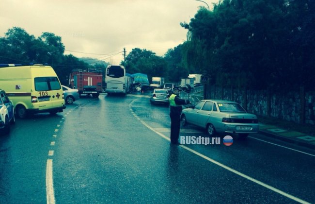В Лазаревском районе Сочи попал в аварию пассажирский автобус