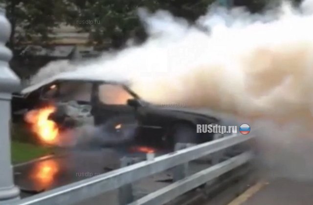 Три человека сгорели после ДТП на севере Москвы