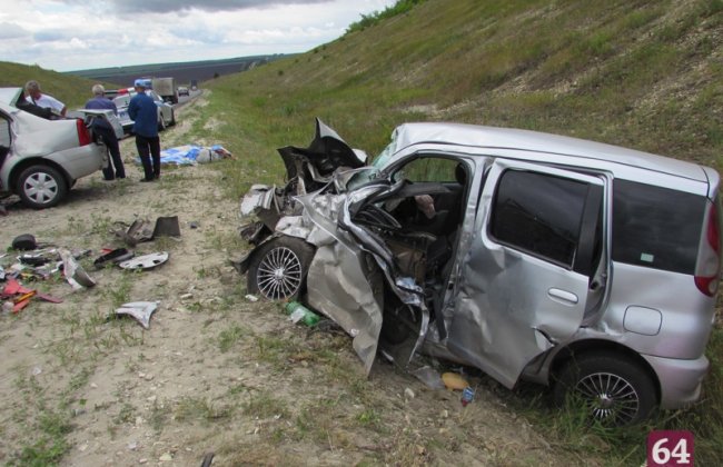 В Саратовской области в ДТП погибли четыре человека