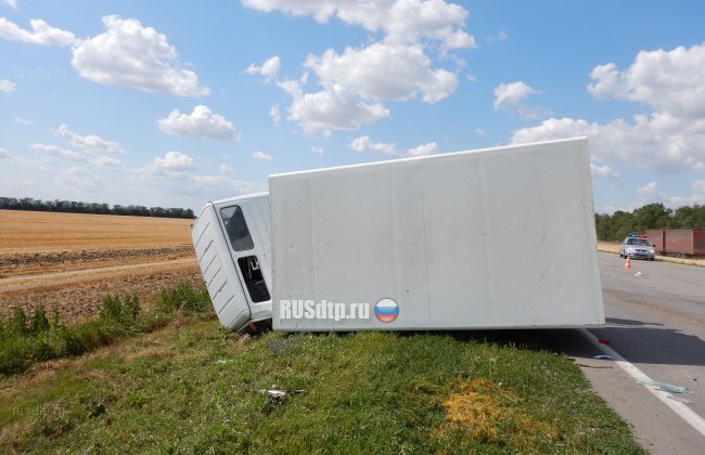 Кадры с места ДТП в Ростовской области, в котором погибли 4 человека