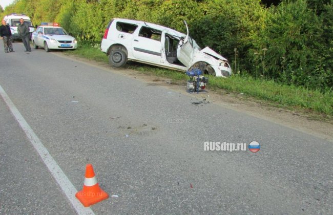 Водителя и пассажира выбросило из машины в результате ДТП на Вологодчине