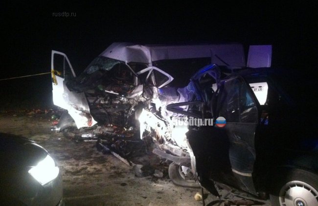 Лихач на BMW протаранил фургон, груженный арбузами. Пятеро погибших (+18)