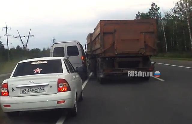 КамАЗ протаранил автомобиль с покойником на 999 километре М5 \»Урал\»