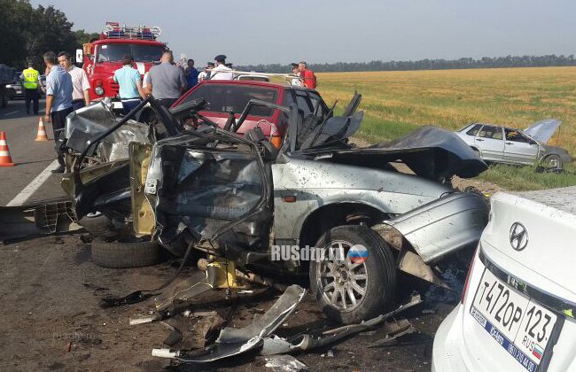 5 человек погибли и шестеро пострадали в массовом ДТП на Кубани