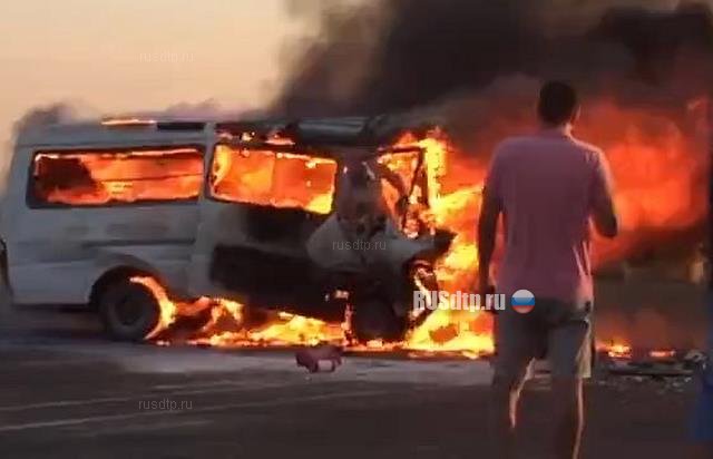 Под Краснодаром водитель микроавтобуса сгорел после ДТП с КАМАЗом