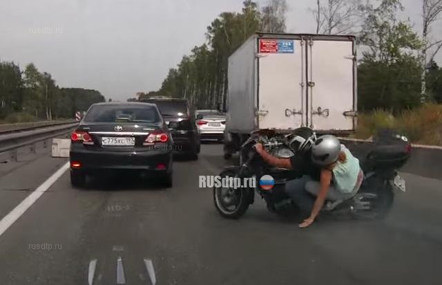 Мотоциклист превысил скорость и устроил ДТП на Минском шоссе