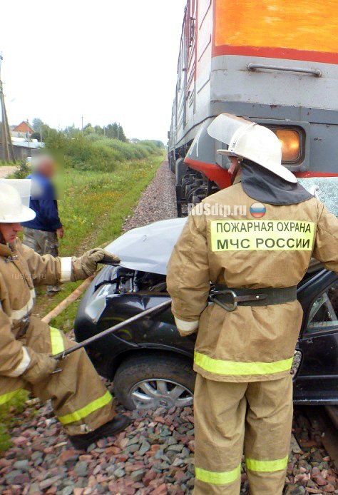 Трое погибли при столкновении автомобиля с поездом в Калужской области