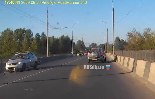 В Рыбинске мотоциклист попал под колеса автомобиля