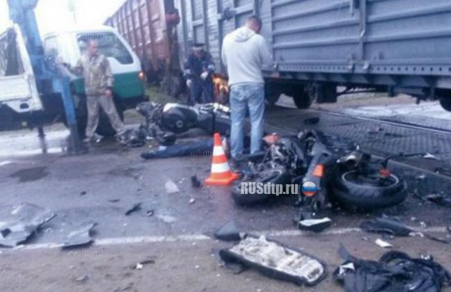 В Лесосибирске в ДТП с поездом погибли 2 мотоциклиста