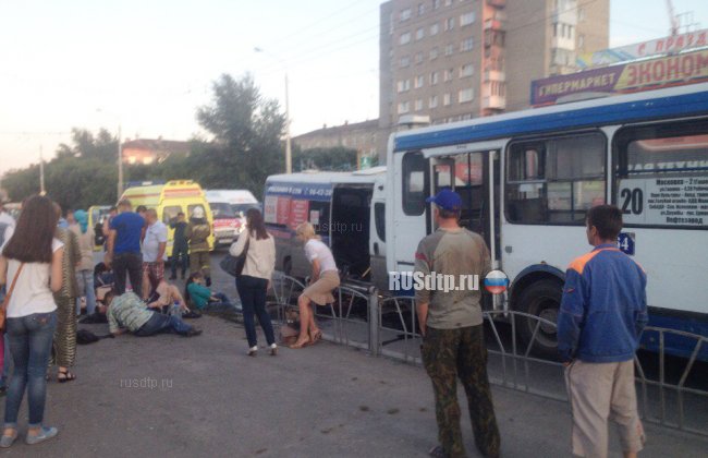 В Омске столкнулись три автобуса. Пострадали 19 человек