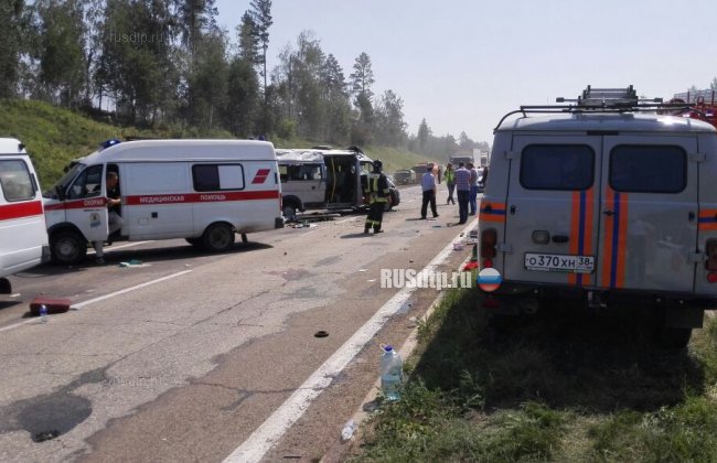 В Иркутской области перевернулся микроавтобус. Двое погибли