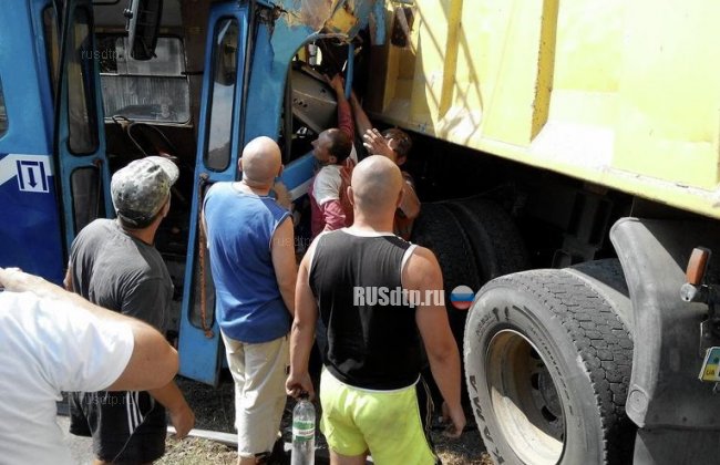 В Одессе столкнулись трамвай и Tatra. 8 человек пострадали