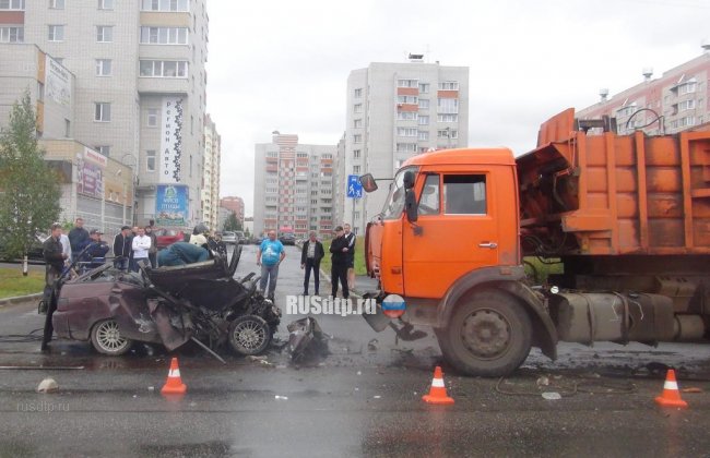 21-летний водитель погиб при столкновении Лады с КАМАЗом в Вологде