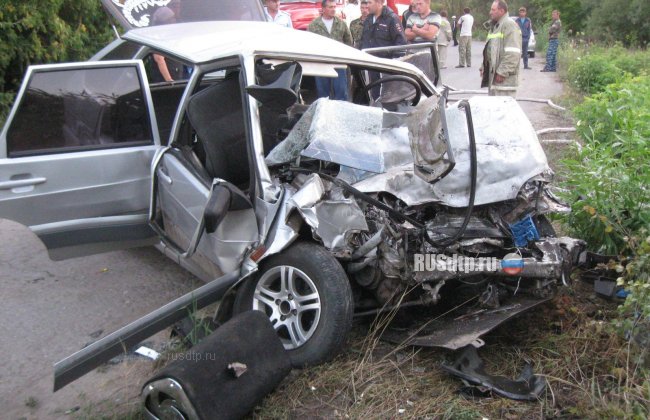 Водитель и пассажир «Лады» погибли при столкновении с внедорожником в Воронежской области