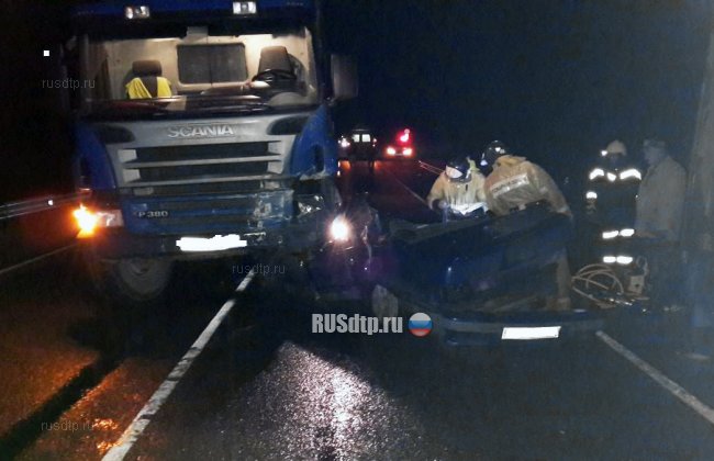 Темная ночь и скользкая дорога привели к гибели водителя ВАЗ-2115