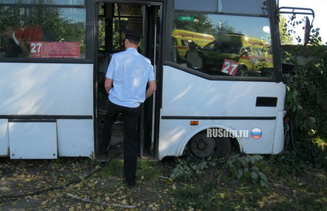 В Карелии водитель автобуса потерял сознание за рулем. Пострадали 12 человек