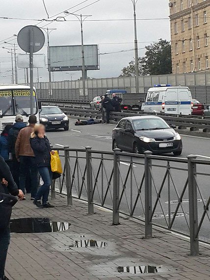 В Петербурге водитель маршрутки выпал из кабины во время движения