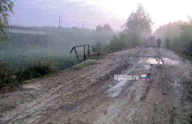 В Тюменской области УАЗ упал с моста в реку. Трое погибли