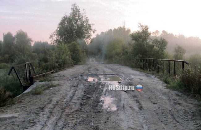 В Тюменской области УАЗ упал с моста в реку. Трое погибли