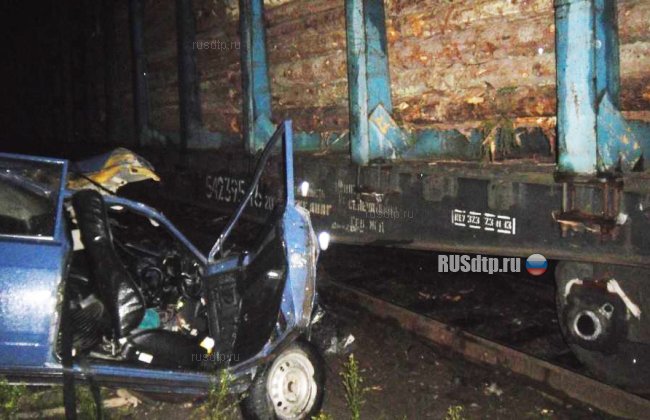 «Жигули» столкнулись с поездом в Тверской области. Двое погибли
