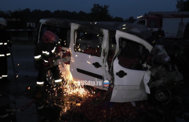 4 молодых людей погибли в результате столкновения Mercedes и Fiat на Буковине