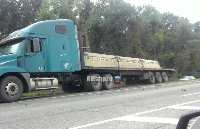 Два грузовика, микроавтобус и две легковушки столкнулись на Кубани