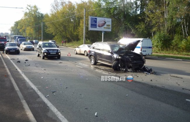 На Тутаевском шоссе в Ярославле столкнулись BMW и ВАЗ