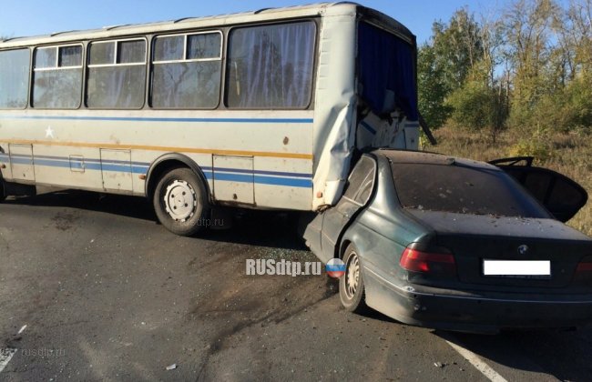 БМВ столкнулся с автобусом в Ульяновской области