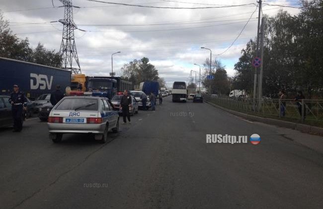 В Череповце самосвал без тормозов устроил массовое ДТП с участием 8 автомобилей